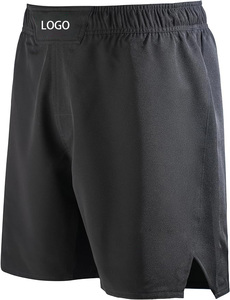 Shorts tricotés noirs unis à séchage rapide pour hommes, taille mi-haute, fermeture élastique, style sport décontracté, shorts de compression pour l'entraînement en salle de sport - Product Image 3