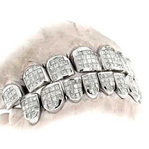 Juego completo de grillz de lujo estilo hip hop con incrustaciones de moissanita talla baguette y perlas de agua dulce, chapado en rodio con acabado en racimo, dientes de plata personalizados - Product Image 3