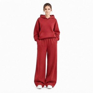 Conjunto Cómodo Personalizado para Mujer, Sudadera con Capucha y Pantalones Deportivos Anchos a Juego - Product Image 4