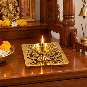Lámpara de aceite Diya de latón hecha a mano con base cuadrada, portavelas para decoración de ceremonias religiosas de Pooja y Diwali - Product Image 2