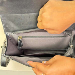 New Fashion Hand <b>Tooled</b> Quilted Puffy <b>Leather</b> Elegant Messenger Crossbody Bag for Women Ruffle Handle Shoulder Handbag for Women - Product Image 6