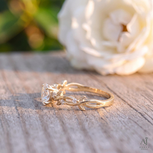 Bague en Moissanite Or Rose avec Pierre Centrale Ovale et Motif Feuille, Bijou de Mariage Nuptial - Product Image 2