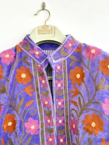 Chaqueta Corta de Terciopelo y Algodón Tejida a Mano y Bordada |   Abrigo Boho con Estampado Floral de Cachemira |   Prendas Artesanales de Otoño-Invierno para Mujer | - Product Image 3