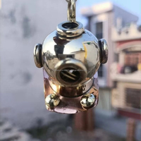 Porte-clés vintage en laiton en forme de mini-casque, porte-clés en métal fait main pour vélo/pendentif, accessoire cadeau