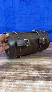 Bolsa de Manillar para Motocicleta de Cuero Genuino Vintage, con Remaches y Correa, para Viaje, RABADA BB31, Hecha a Mano, 20-35L - Product Image 3