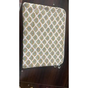 Elegante Vintage 100% Algodón Laptop Sleeve Multi Floral Acolchado Comodidad Bolso de hombro con tela estampada para uso diario - Product Image 3