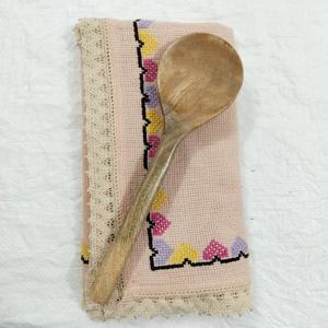 Cuchara de madera Mango grabado en resina Mezcla de ensalada Cena Tenedor y cuchara Forma de mano Cucharas de madera de acacia Productos de gran oferta - Product Image 2