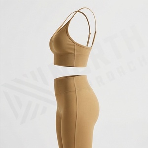 Ensemble de vêtements de yoga pour hommes, couleur personnalisée, logo personnalisé, dernière collection 2025, vêtements de sport, vêtements de fitness, vêtements d'exercice, équipement de sport - Product Image 3