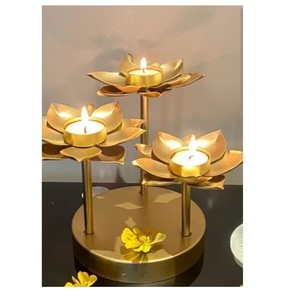 Juego de Portavelas de Mesa Industriales de Latón Resistentes al Viento, Modelo Gold Hurricane de ZARA ENTERPRISES, con Base de Metal - Product Image 4
