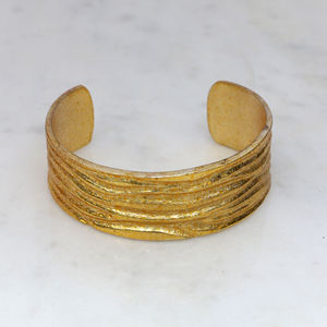 Bracelet manchette en laiton brut fait main pour femme - Jonc texturé ondulé doré - Manchettes ouvertes ajustables - Bijoux bohèmes - Product Image 3