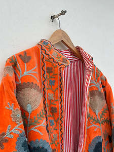 Chaqueta de terciopelo estilo bohemio indio para mujer con bordado Suzani, mangas largas, hecha a mano, ropa de moda étnica de boutique. - Product Image 2