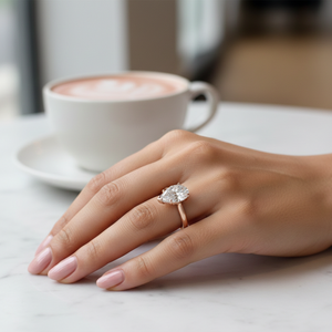 Bague de fiançailles en or rose 9 carats avec diamant de laboratoire taille poire, solitaire certifié IGI, bague de mariage moderne - Product Image 3