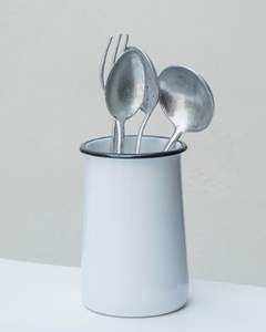 Porte-couverts en métal artisanal avec motif artistique, idéal pour un rangement décoratif et fonctionnel dans la cuisine - Product Image 2