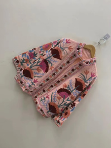 Chaqueta Bomber de Terciopelo Bordada a Mano, Unisex, 100% Algodón, con Patrón Floral Botánico Vibrante, Cierre de Cremallera - Product Image 2