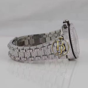 Montre-bracelet analogique de luxe en argent avec quartz, trois sous-cadrans blancs, index noirs, lunette en verre cristallin étincelant, acier inoxydable, étanche - Product Image 5