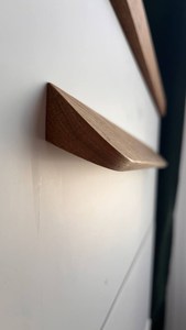 Poignées de porte et de fenêtre anciennes, poignées de porte de placard et poignées de meubles en bois de noyer personnalisées, boutons de tiroir, poignées de meuble de cuisine - Product Image 4