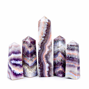 Chakralume Obélisque en Cristal d'Améthyste Naturelle et Agate Dentelle Rayée, Poli à la Main, Fait Main, Pierre de Guérison de Luxe pour la Méditation - Product Image 1