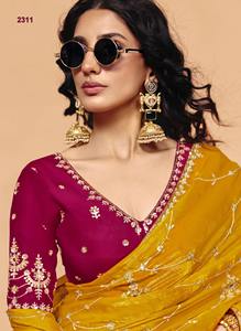 Collection exclusive de saris en soie brodés pour occasions spéciales, vente en gros, proposant des designs luxueux pour les détaillants et les boutiques en ligne - Product Image 2