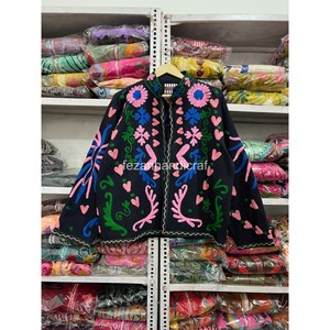 Blazer Negro Bordado para Mujer con Patrón Floral Dorado, Cuello Mao, Manga Larga, Bordado a Mano, Ropa de Abrigo Otoñal - Product Image 2