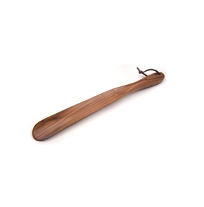 Calzador de madera con mango largo y correa de cuero para diseño personalizado, para hombres y mujeres, para facilitar el uso. - Product Image 6