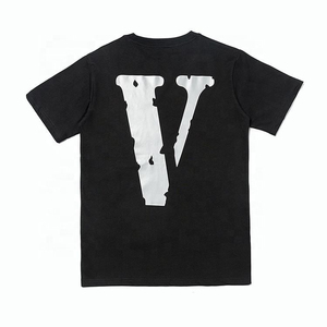 เสื้อยืดแขนสั้นผู้ชายพิมพ์ลาย V เรืองแสงด้านหลัง คอกลม ทรงปกติ สีเทาและสีดำ - Product Image 4
