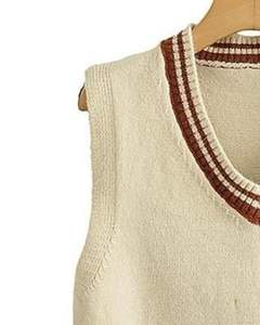 Chaleco de punto sin mangas para hombre con cuello de rayas en contraste, suave y cálido, estilo clásico, suéter de cricket en venta. - Product Image 5