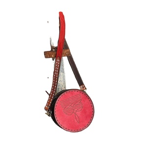 Bolso de cantimplora hecho a mano de estilo bohemio de alta calidad, accesorios de latón antiguo de cuero genuino, parte superior de borla, proveedor indio, hombro - Product Image 1