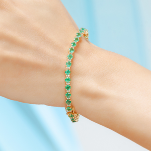 Pulsera de tenis de moda con esmeralda redonda y diamantes engastados en oro de 18 quilates - Product Image 4
