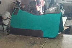 Premium Western <b>Felt</b> Saddle <b>Pad</b> with Leather Trim & Wool Cotton Filling for Jumping and Dressage Riding Comfort - Product Image 2