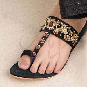 Chappals Kolhapuri pour femmes, en cuir véritable, légers, imperméables, avec doublure en velours, logo et style personnalisés - Product Image 5