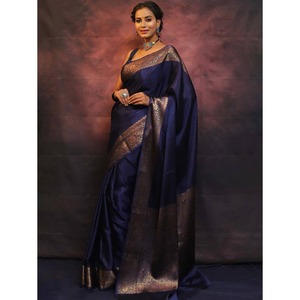 Sari en soie LICHI de créateur avec travail de tissage et blouse non cousue bleu marine - Product Image 1