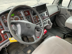 Camión de Caja Comercial de Uso Medio, Años 2018/2019/2022, en Buen Estado, con 102,483 Millas - Product Image 2