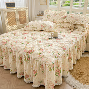 Juego de Ropa de Cama Acolchada Floral Blanca Directo de Fábrica, Juego de 4 Piezas con Volantes y Ribete de Encaje para Hogar y Hotel, Venta al Por Mayor - Product Image 3