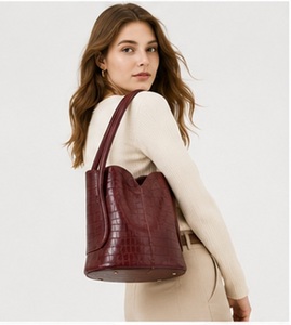 Sac fourre-tout d'épaule de luxe en cuir véritable bordeaux brodé, prêt pour l'hiver, le printemps et toute l'été, idéal pour la plage, pour femmes, vente en gros OEM ODM - Product Image 5
