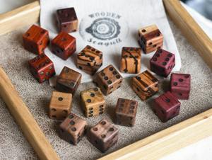 Dés en bois professionnels sculptés à la main, dés polyédriques en bois pour jeux de table haut de gamme, dés de jeu personnalisés avec logo, accessoires de jeu en gros - Product Image 5