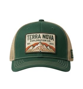 Casquette trucker snapback unisexe adulte ajustable avec logo brodé, motif camouflage inspiré de l'extérieur et élégante broderie blanche. - Product Image 1