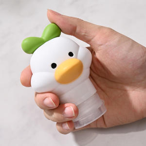 Bouteille distributrice en silicone de 80 ml avec bouchon à clapet et motif mignon de petit canard pour shampoing, cosmétiques, gel douche - Bouteille à presser - Product Image 5