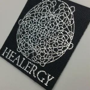 Étiquettes de vêtements tissées personnalisées très demandées, logo 3D en relief, bord découpé au laser, en polyester, personnalisables pour sacs, vêtements et chaussures - Product Image 5