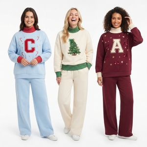 Sudadera navideña color crema para mujer con estampado floral en el pecho y pantalones anchos a juego, conjunto festivo informal de dos piezas - Product Image 1