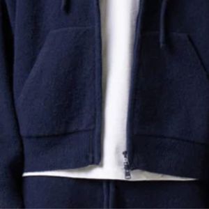 Sweat à capuche zippé en tricot bleu marine avec emblème – Confortable et élégant pour hommes et femmes, idéal pour les tenues décontractées et le quotidien - Product Image 5