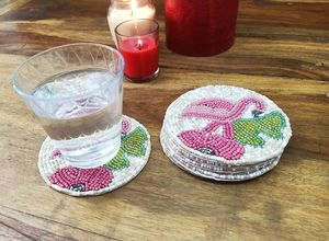 Juego de posavasos con cuentas de cereza y flamenco rosa, posavasos de flamenco rosa, posavasos con cuentas de cereza, posavasos artesanal para bebidas, posavasos redondo con cuentas, estilo tropical - Product Image 3