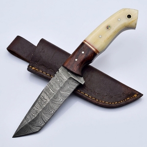 Couteau de chasse Tanto personnalisé en acier Damas, vente en gros, manche en os et bois de rose, couteau de bushcraft pour l'extérieur, directement du fabricant - Product Image 1
