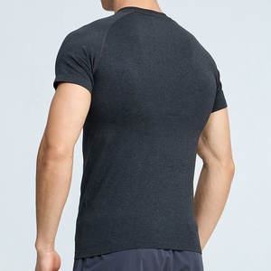 T-shirt de sport pour homme, gris foncé, manches courtes, col rond, coupe ajustée, séchage rapide, tricoté, couleur unie, polyester, vêtements de sport - Product Image 4