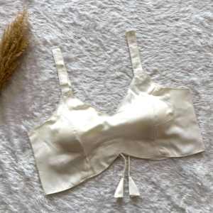 Blusa de satén de seda tejida sexy para mujer, top corto de diseñador con relleno, espalda ajustable con Dori, cuello en V, sin mangas, transpirable, para verano. - Product Image 1