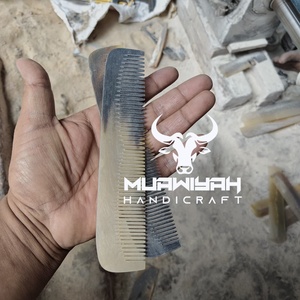 Peine de cuerno de buey MUAWIYAH HANDICRAFT de la mejor calidad, estilo romántico, regalo navideño, cuidado del cabello, regalo personalizado al precio más bajo - Product Image 1
