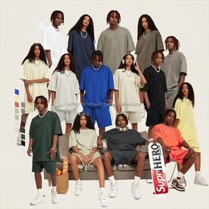 ชุดเสื้อยืดและกางเกงขาสั้นผู้ชายสำหรับฤดูร้อน ผลิตในบังกลาเทศ มีสินค้าในสต็อก ขายส่ง ขนาดใหญ่พิเศษ หนัก 240 กรัมต่อตารางเมตร ผ้า 100% ชุดผู้ชาย - Product Image 1