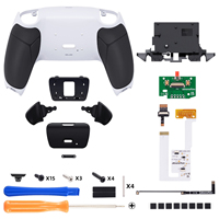 Coque arrière caoutchoutée blanc noir + poignée noire + carte de mise à niveau + 2 boutons arrière eXtremeRate RISE V3 Remap Kit pour manette PS5