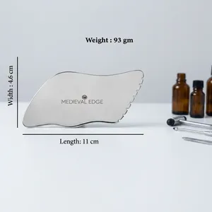 Masajeador Facial de Acero Inoxidable Medieval Edge, Herramienta Gua Sha de 11x4.6cm para Masaje y Lifting Facial - Product Image 1