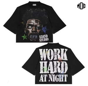 เสื้อยืดไหมพรมสีดำทรงโอเวอร์ไซส์สำหรับผู้ชาย พิมพ์ลายข้อความ "Work Hard Night Back"  แบบรักษ์โลก สไตล์สตรีทแวร์ แขนสั้น - Product Image 1