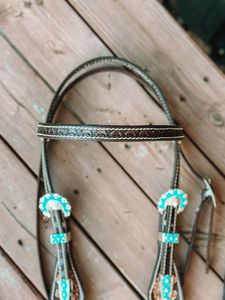 Cabestro de Cuero Occidental de Alta Calidad para Caballo con Conchos Turquesa, Diseño Floral Grabado a Mano, Color Marrón para Equitación - Product Image 3